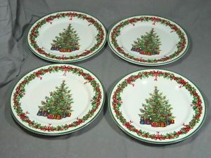 4 Traditions Holiday Celebrations by Radko Christmas Tree Dinner Plates 1