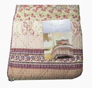 Bed Bath and Beyond Daphne Traditional Design Full Queen Quilt Comforter NIP