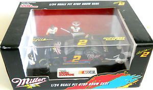 Rusty Wallace 1996 Miller 1 24 Scale Diecast Pit Stop Show Case Racing Champions