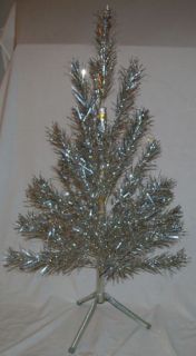 Vintage Retro 4 ft Evergleam Aluminum Christmas Tree 4 ' 40 BR