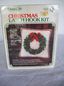Wonder Art Christmas Latch Hook Kit Pillow 15" New