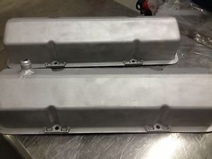 Chevrolet Slanted Aluminum Valve Covers for Small Block Chevy Racing Engine