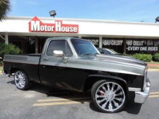 Show and Go Truck Holley Carb 22 inch Chrome Wheels Custom Paint Custom Exhaust