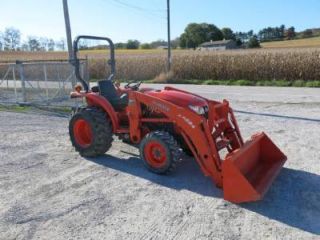 2011 Kubota L3200 4x4 Tractor with Loader Hydro 149 Hours Very Nice