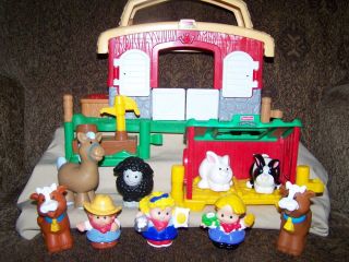Fisher Price Little People 12pc Horse Stable Rabbit Hutch w Music Sound