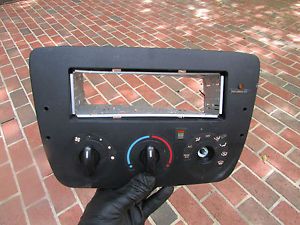 11738 01 02 03 Ford Taurus AC Temp Air Heat Climate Control Panel CD Radio