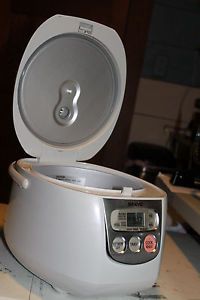 SANYO ECJ-D100S 10-Cup Micom Rice Cooker & Steamer 