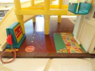 Vtg 930 Fisher Price Little People Play Family Action Garage Service Center 100