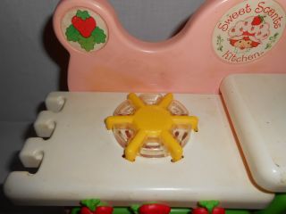 Vtg 1984 Strawberry Shortcake Sweet Scents Kitchen Toy by Kenner Kids