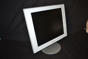 Sony 17" TFT LCD Flat Screen Computer Monitor with VGA and Power Cords SDM HS73