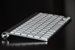New Apple MC184LL B Wireless Keyboard Wireless Bluetooth Works on iPads Macs