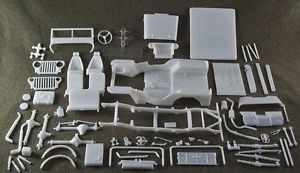 1 25 Scale Model Car Parts Junk Yard 1940s Jeep Willys Body Chassis