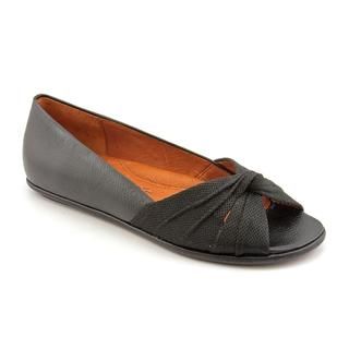 Gentle Souls Kenneth Cole Women's 'Heart Breaker ' Leather Casual Shoes (Size 5) Flats